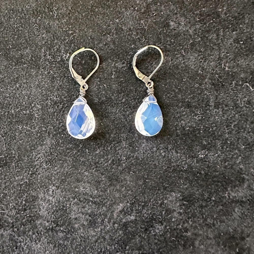 Vintage Dabby Reid pierced Earrings. Clear glass faceted stone  wire-drop 11/2”